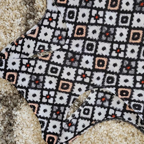 LOFT Diamond Geo Racerback Shell - Picture 8 of 9